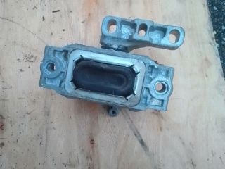 bontott SKODA OCTAVIA II Motor Tartó Bak Jobb