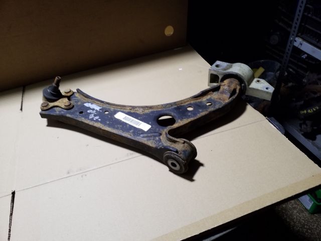 bontott SKODA OCTAVIA II Jobb első Lengőkar