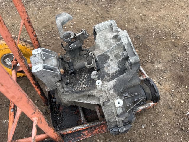 bontott SKODA OCTAVIA II Váltó (Mechanikus)