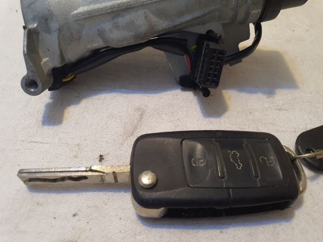 bontott SKODA OCTAVIA II Gyújtáskapcsoló Házzal