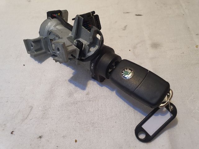 bontott SKODA OCTAVIA II Gyújtáskapcsoló Házzal