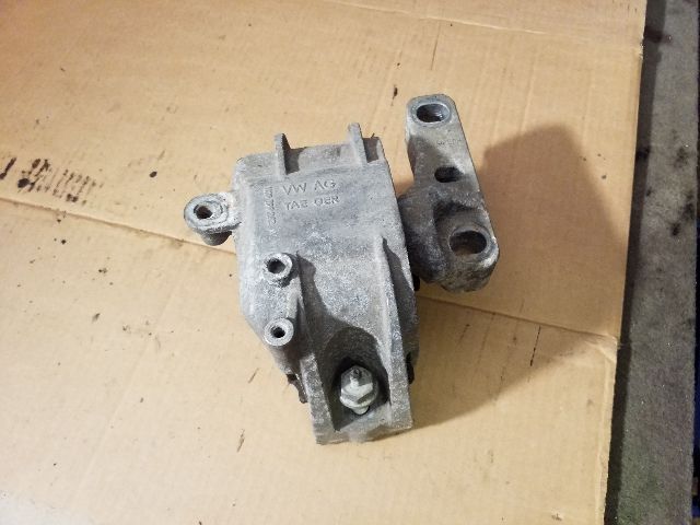 bontott SKODA OCTAVIA II Motor Tartó Bak (Fém)