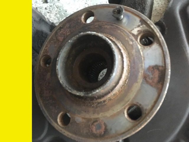 bontott SKODA OCTAVIA II Bal első Kerékagy