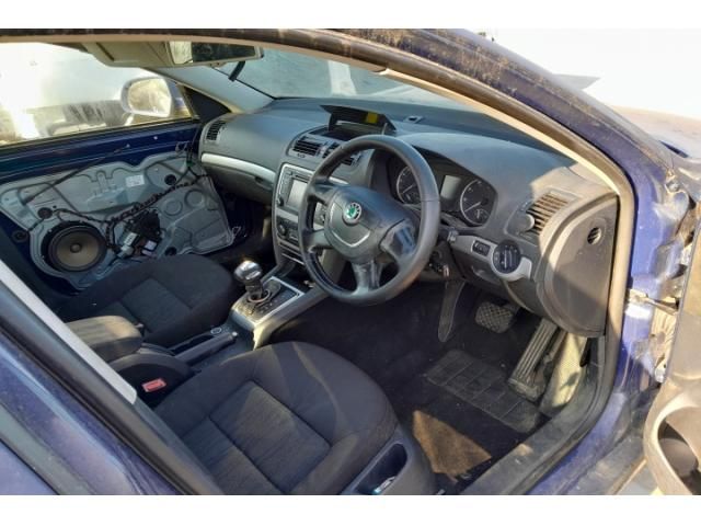 bontott SKODA OCTAVIA II Felső Vezérlés Burkolat