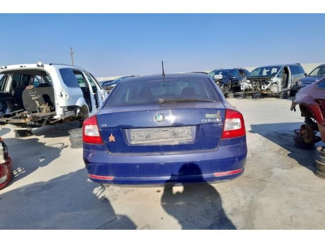 bontott SKODA OCTAVIA II Felső Vezérlés Burkolat