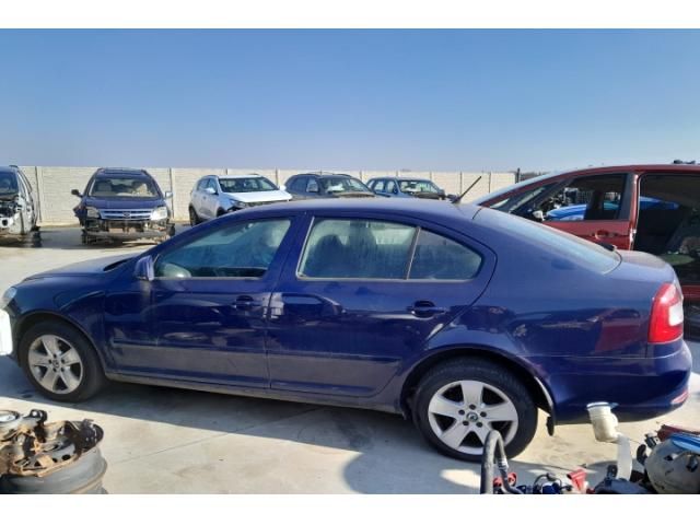 bontott SKODA OCTAVIA II Felső Vezérlés Burkolat