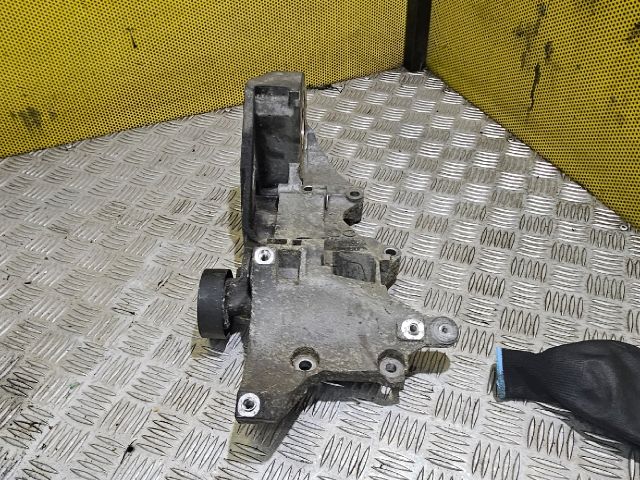 bontott SKODA OCTAVIA II Generátor Tartó Bak