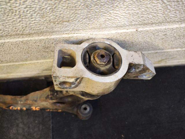 bontott SKODA OCTAVIA II Jobb első Lengőkar