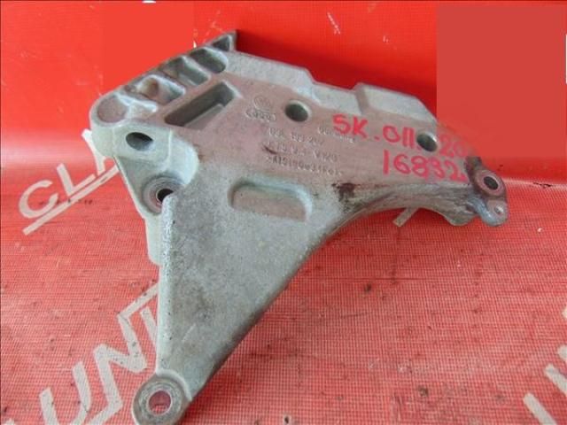 bontott SKODA OCTAVIA II Motor Tartó Bak (Fém)