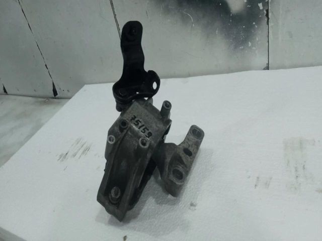 bontott SKODA OCTAVIA II Motor Tartó Bak (Pozíciófüggetlen)