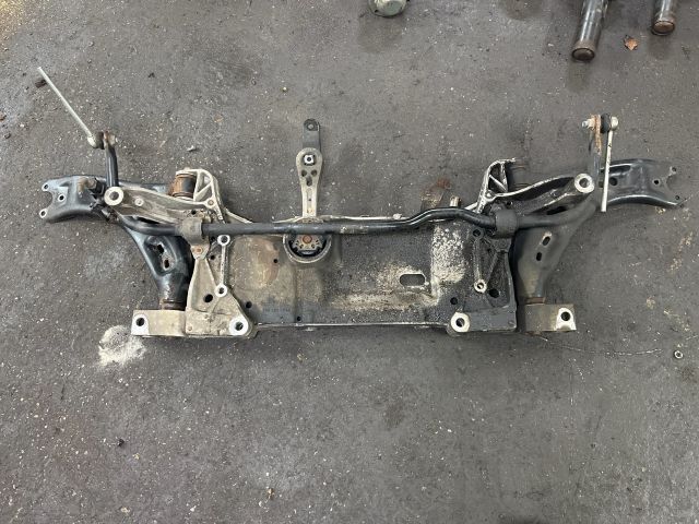 bontott SKODA OCTAVIA II Első Bölcső