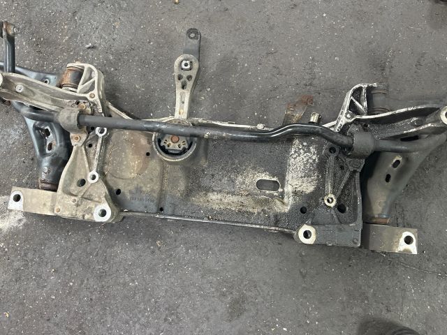 bontott SKODA OCTAVIA II Első Bölcső