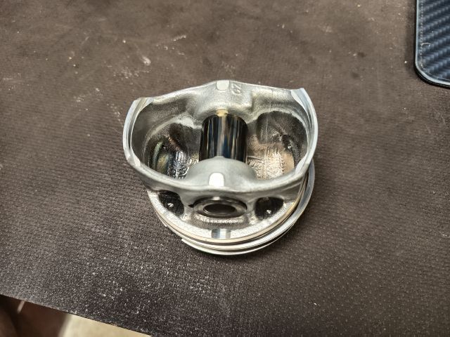 bontott SKODA OCTAVIA II Dugattyú