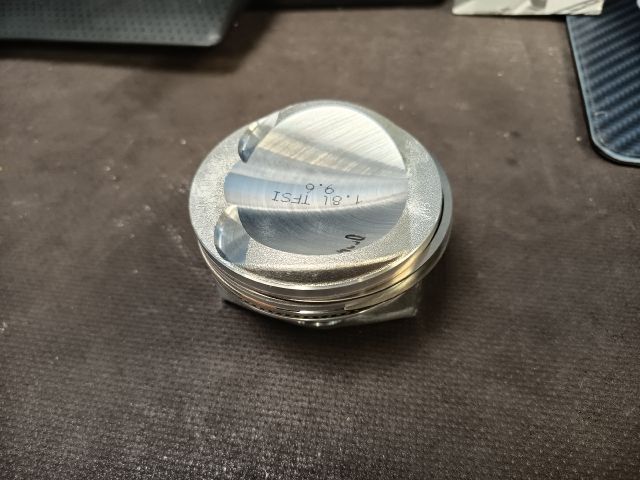 bontott SKODA OCTAVIA II Dugattyú