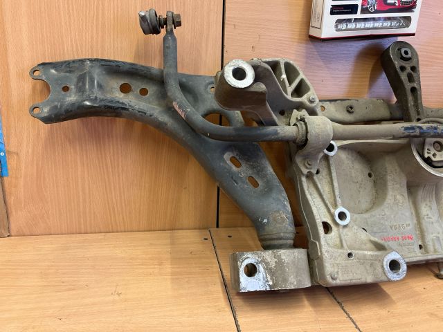 bontott SKODA OCTAVIA II Első Bölcső