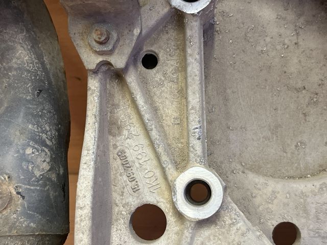 bontott SKODA OCTAVIA II Első Bölcső