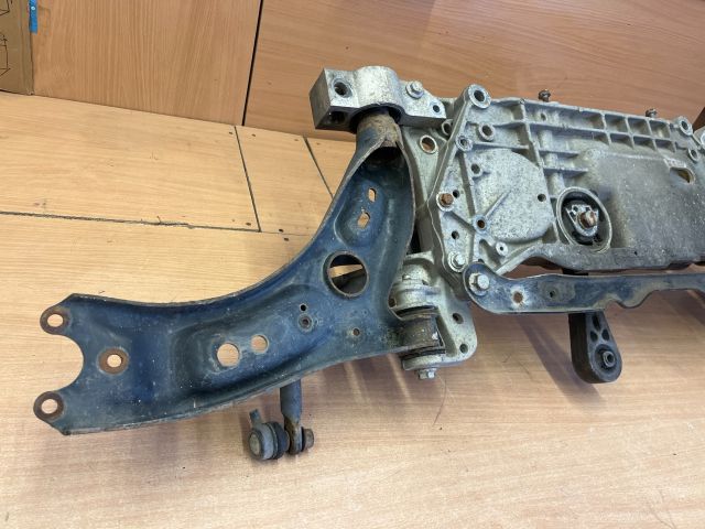 bontott SKODA OCTAVIA II Első Bölcső