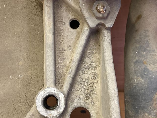 bontott SKODA OCTAVIA II Első Bölcső