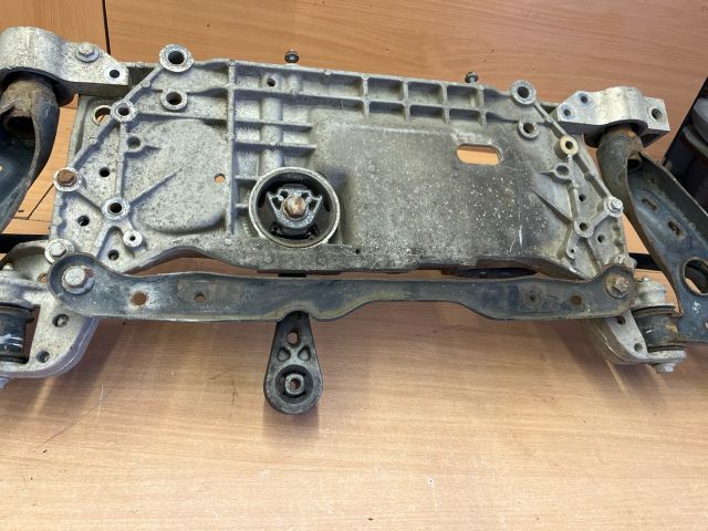 bontott SKODA OCTAVIA II Első Bölcső