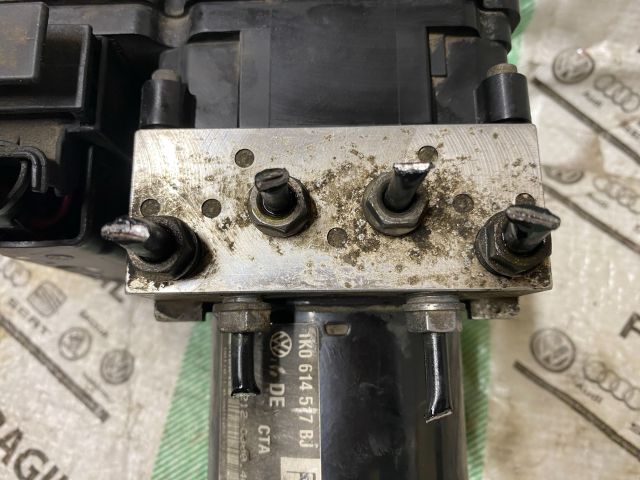 bontott SKODA OCTAVIA II ABS Kocka