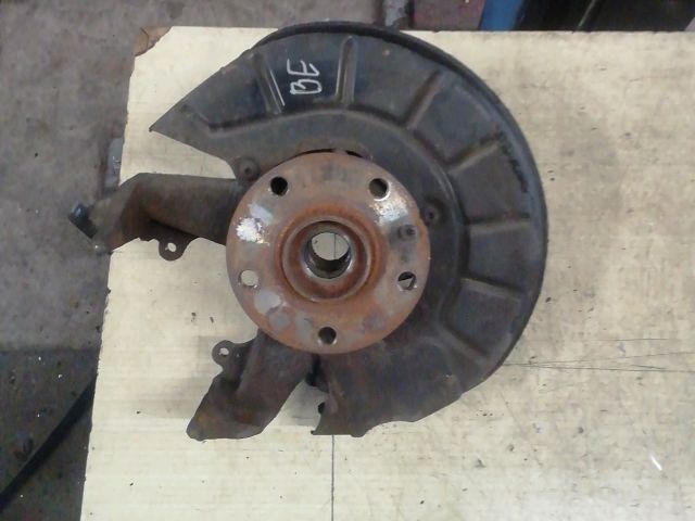 bontott SKODA OCTAVIA II Bal első Kerékagy