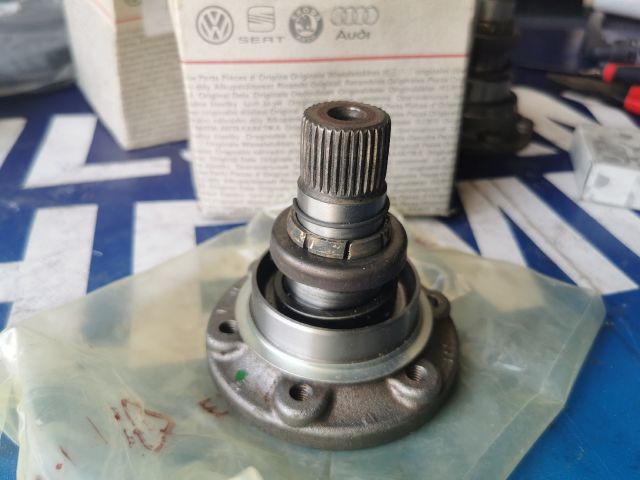 bontott SKODA OCTAVIA II Bal Féltengely