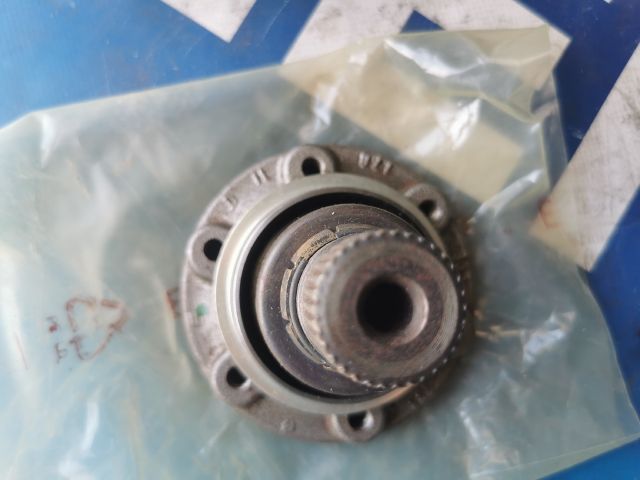 bontott SKODA OCTAVIA II Bal Féltengely