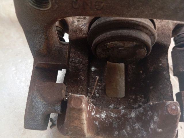 bontott SKODA OCTAVIA II Bal hátsó Féknyereg Munkahengerrel