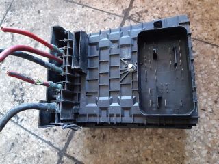 bontott SKODA OCTAVIA II Biztosítéktábla Motortér