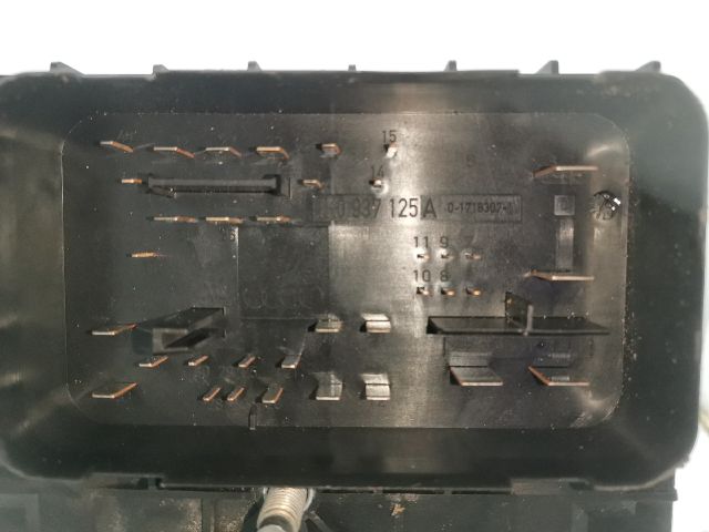 bontott SKODA OCTAVIA II Biztosítéktábla Motortér