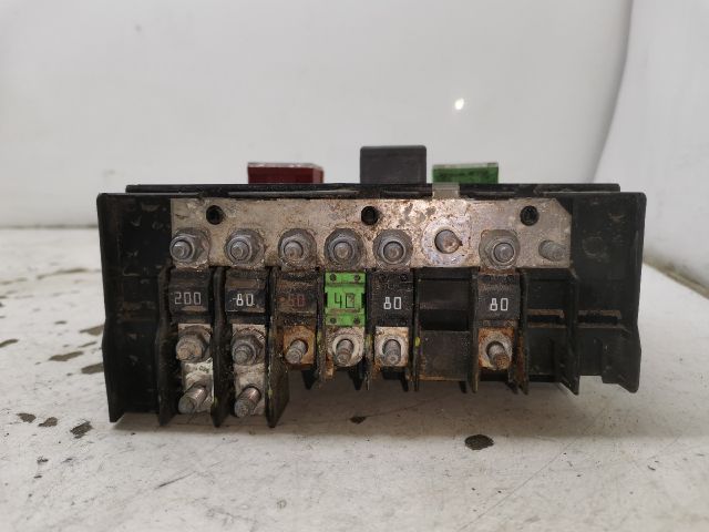 bontott SKODA OCTAVIA II Biztosítéktábla Motortér