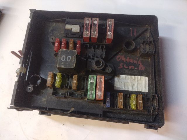 bontott SKODA OCTAVIA II Biztosítéktábla Motortér