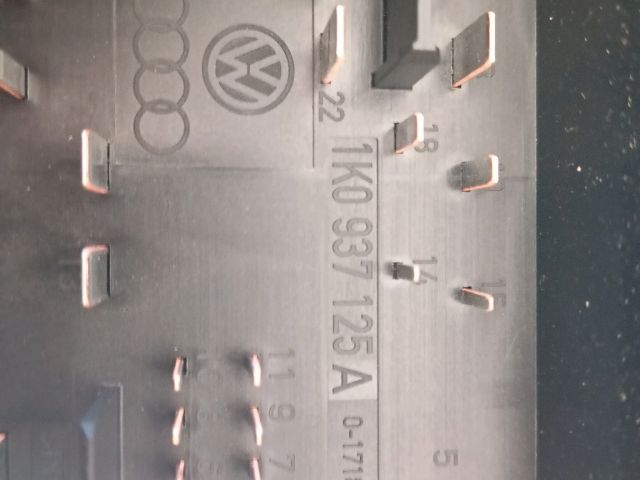 bontott SKODA OCTAVIA II Biztosítéktábla Motortér