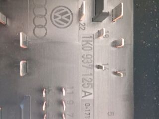 bontott SKODA OCTAVIA II Biztosítéktábla Motortér