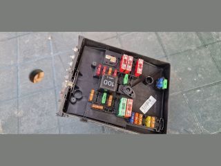 bontott SKODA OCTAVIA II Biztosítéktábla Motortér