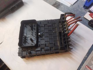 bontott SKODA OCTAVIA II Biztosítéktábla Motortér