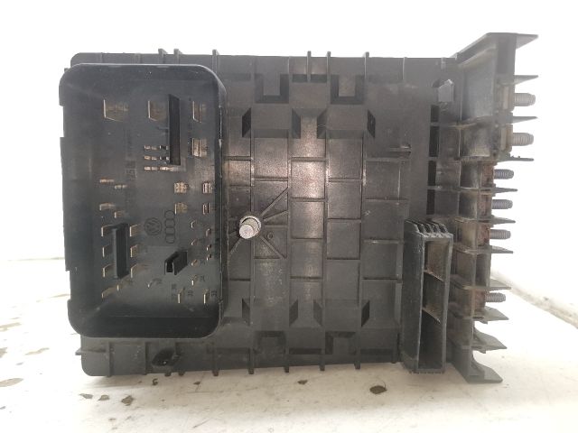 bontott SKODA OCTAVIA II Biztosítéktábla Motortér