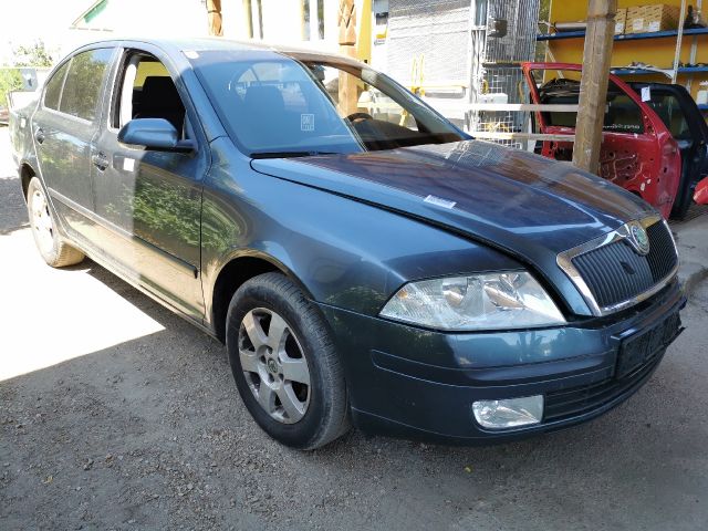 bontott SKODA OCTAVIA II Biztosítéktábla Motortér