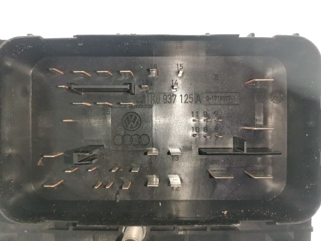 bontott SKODA OCTAVIA II Biztosítéktábla Motortér