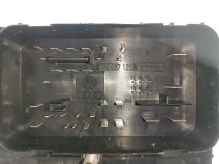 bontott SKODA OCTAVIA II Biztosítéktábla Motortér