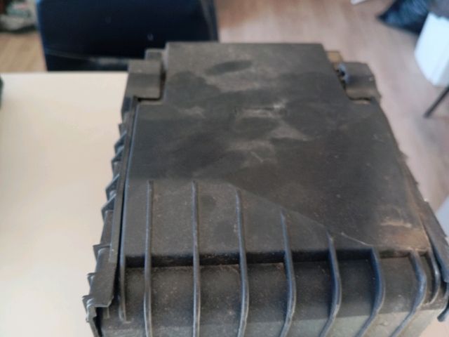 bontott SKODA OCTAVIA II Biztosítéktábla Motortér