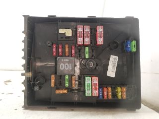 bontott SKODA OCTAVIA II Biztosítéktábla Motortér