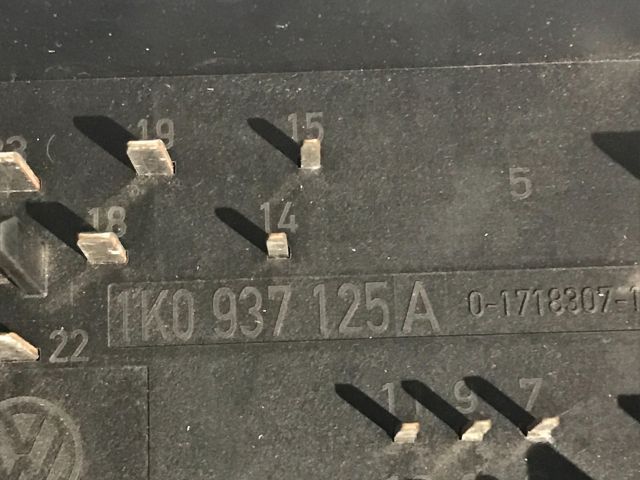 bontott SKODA OCTAVIA II Biztosítéktábla Motortér