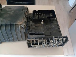 bontott SKODA OCTAVIA II Biztosítéktábla Motortér