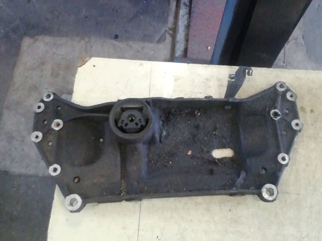 bontott SKODA OCTAVIA II Első Bölcső