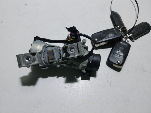 bontott SKODA OCTAVIA II Gyújtáskapcsoló Házzal