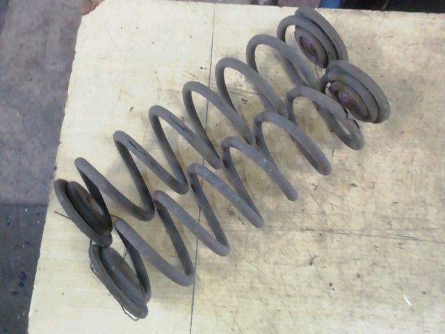 bontott SKODA OCTAVIA II Hátsó Rugó Pár