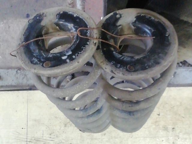 bontott SKODA OCTAVIA II Hátsó Rugó Pár