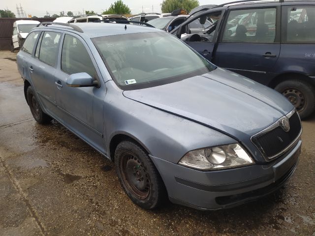 bontott SKODA OCTAVIA II Jobb első Csonkállvány Kerékaggyal