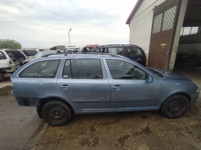 bontott SKODA OCTAVIA II Jobb első Csonkállvány Kerékaggyal